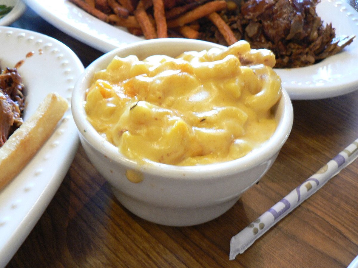 Creamy Stovetop Mac & Cheese serving suggestion
