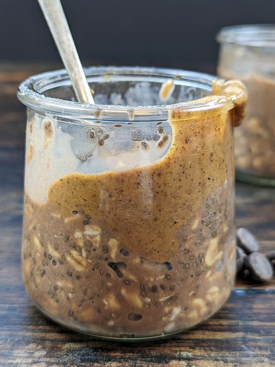 Peanut Butter Overnight Oats serving suggestion