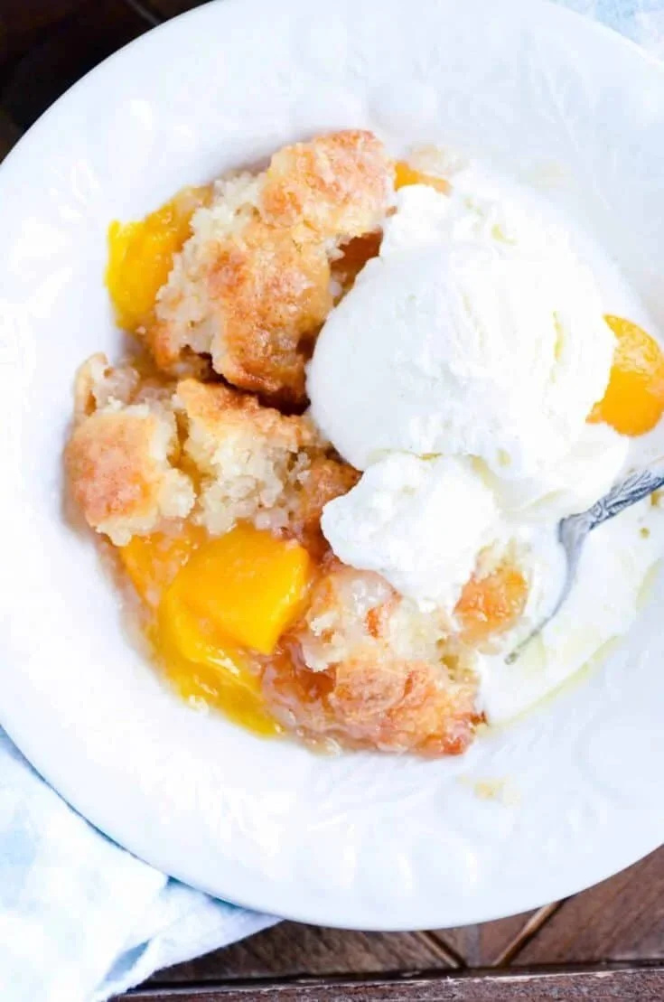 Delicious peach cobbler from Paula Deen, easy recipe for a perfect dessert